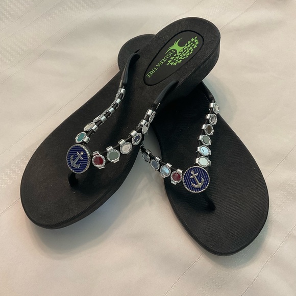 New Figuera Tree Flip Flops. Size 8 - Picture 1 of 5